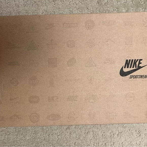 Nike Pink & Black NWT 7.5W - Picture 5 of 5